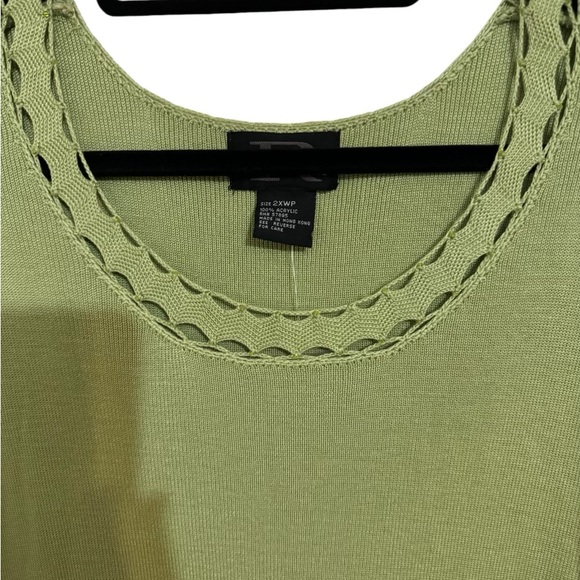 NWT   LIGHTWEIGHT SHOR SLEEVE SWEATER w/Neckline Detail PLUS: 2X      #2 - Picture 2 of 11